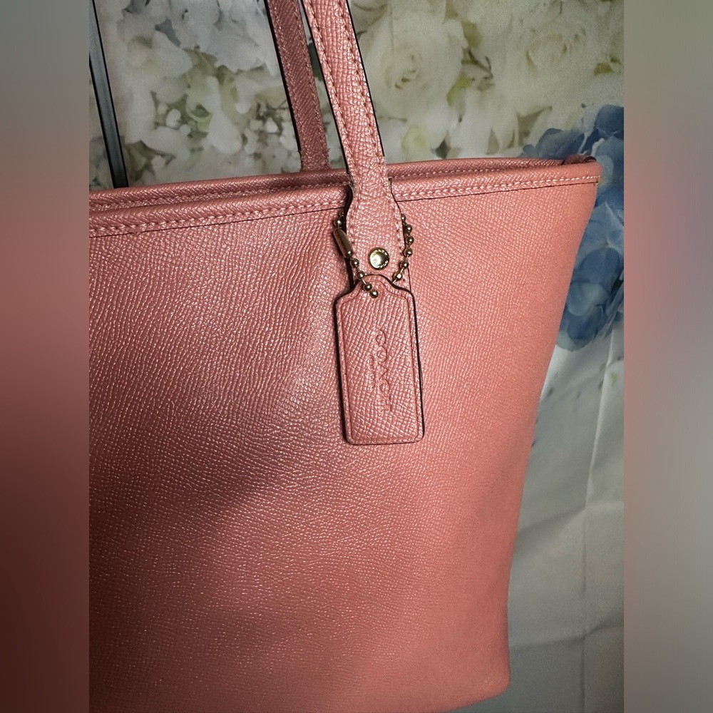 Coach Outlet light pink city zip tote GUC - Picture 8 of 16